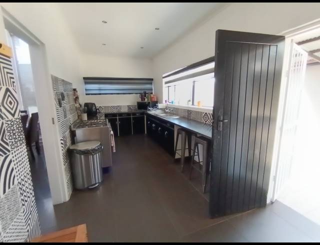 3 BEDROOM HOUSE FOR SALE IN SOUTH CREST